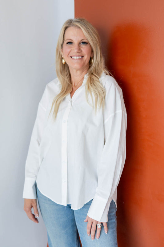 Understated Chic Classic Cotton Button Up Top