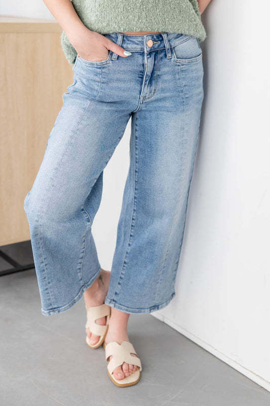 Flex Appeal Vintage Wash Wide Crop Jeans