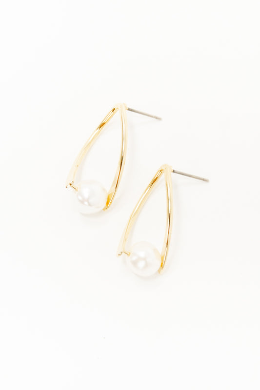 Gleaming Pearl Drop Earrings