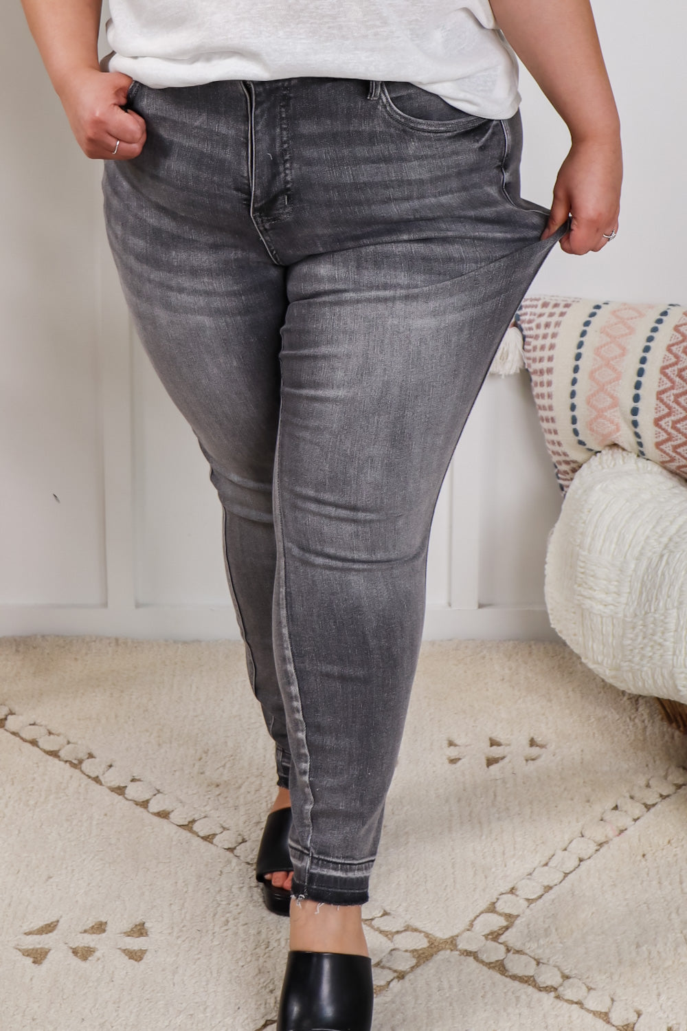 Judy Blue Reg/Plus Tummy Control Skinny Jeans in Washed Black