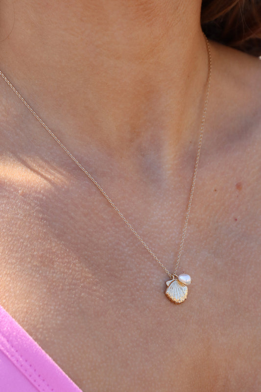 By the Sea Seashell Clam Pendant Necklace